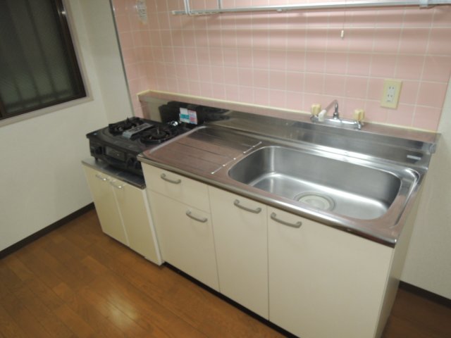 都営大江戸線 豊島園駅 徒歩7分 3階建 築38年のキッチン写真