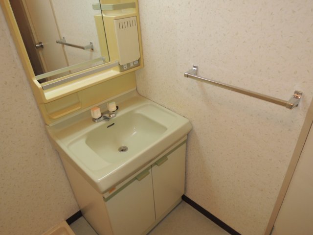 都営大江戸線 豊島園駅 徒歩7分 3階建 築38年の内装写真