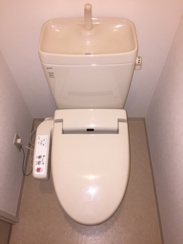 地下鉄御堂筋線 江坂駅 徒歩9分 10階建 築20年のトイレ写真