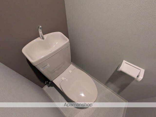 東急田園都市線 桜新町駅 徒歩12分 3階建 築42年のトイレ写真