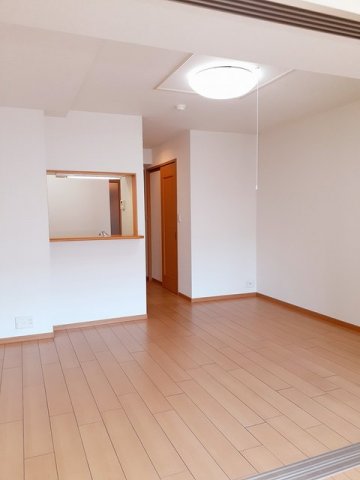 居室・リビング　こちらのリビングで趣味の時間をお楽しみください