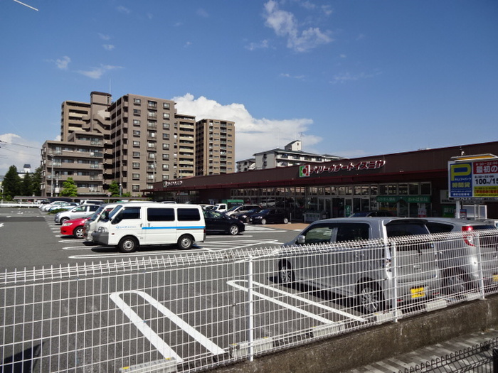 スーパー　イズミヤ（スーパー）まで80m