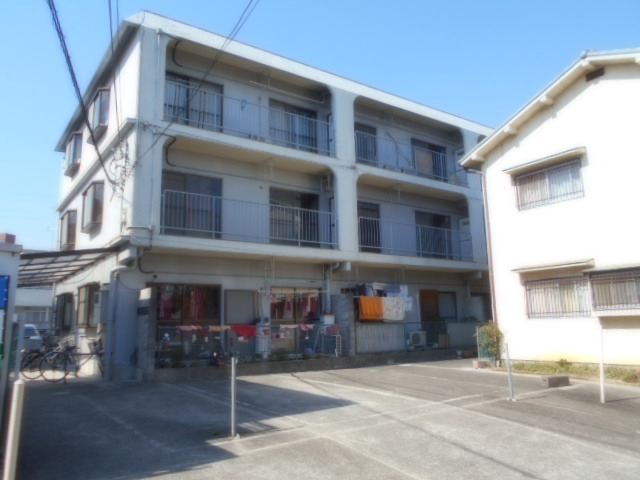 宝塚市中野町のマンションの建物外観