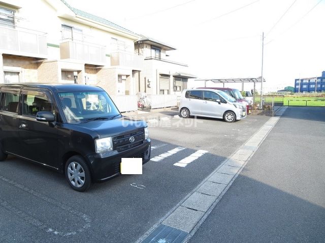 【APTティエラ弥富の駐車場】