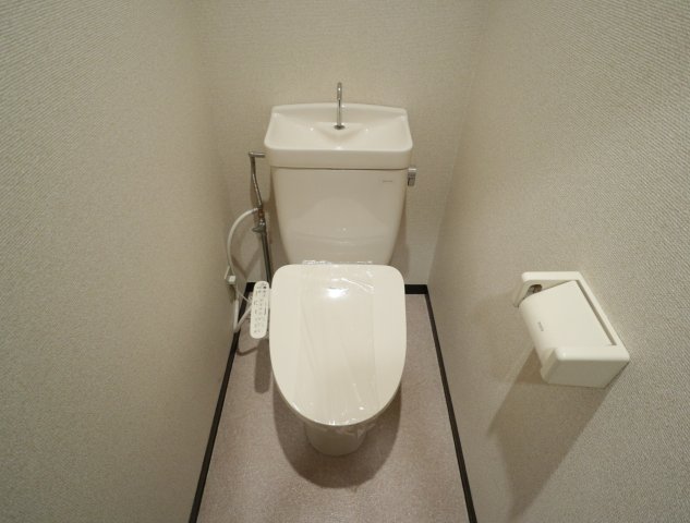 【奈良市学園朝日町のアパートのトイレ】