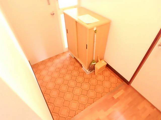 玄関　玄関にシューズボックスあります