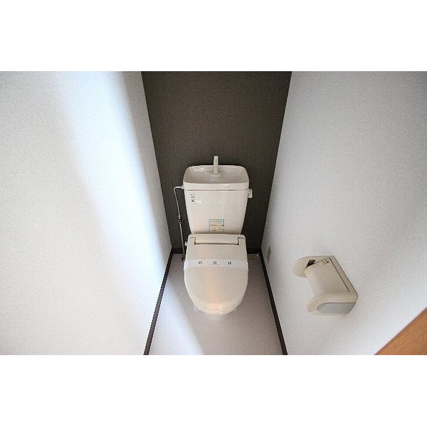 トイレ　ウォシュレット付き