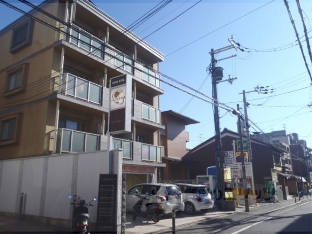 京都市伏見区京町４丁目のマンションの建物外観