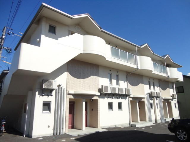 上田市中央のマンションの建物外観