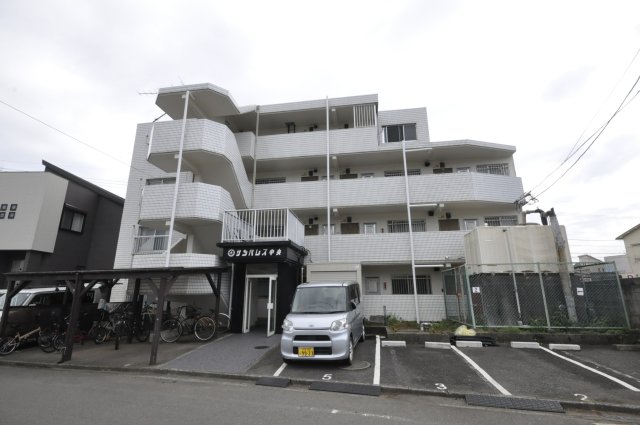 武蔵村山市中央のマンションの建物外観