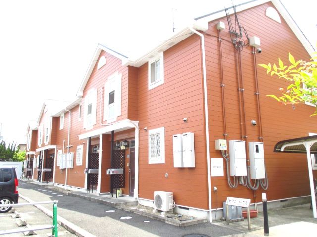桜井市大字東新堂のアパートの建物外観