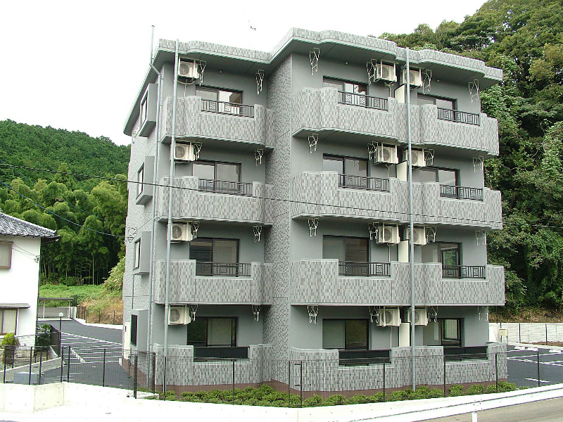 裾野市桃園のマンションの建物外観