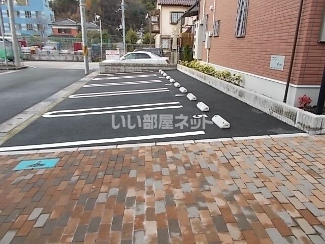 【舞鶴市字福来のアパートの駐車場】