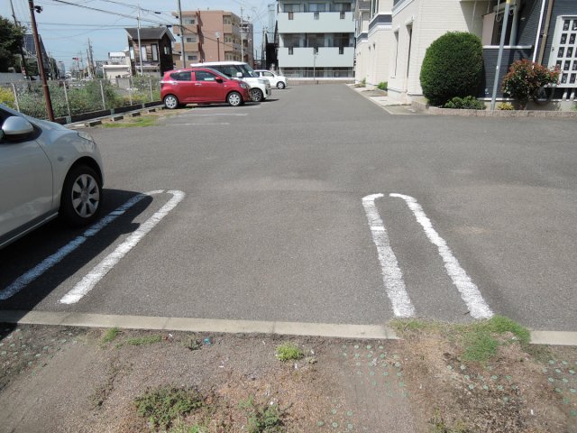 【泉佐野市中町のアパートの駐車場】