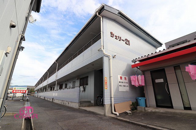 磯城郡田原本町大字新町のアパートの建物外観