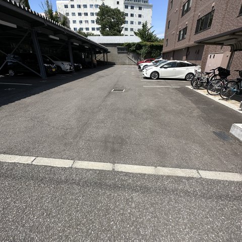 【ベルシー室蘭の駐車場】