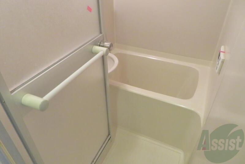 バス・シャワールーム　追い炊き機能付きの浴室になっております。いいですねー。