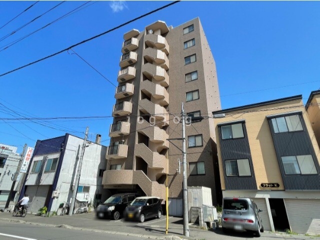 札幌市白石区菊水二条のマンションの建物外観