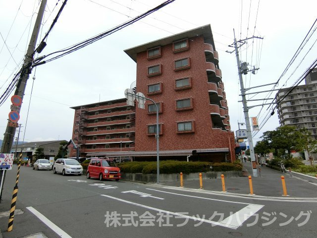 門真市東江端町のマンションの建物外観