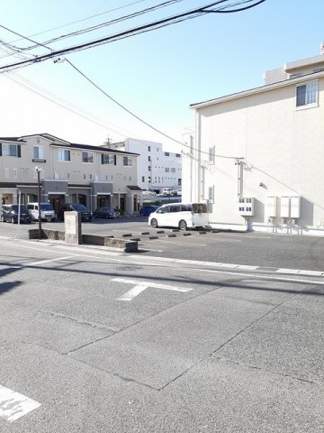 【豊田市田中町のアパートの駐車場】