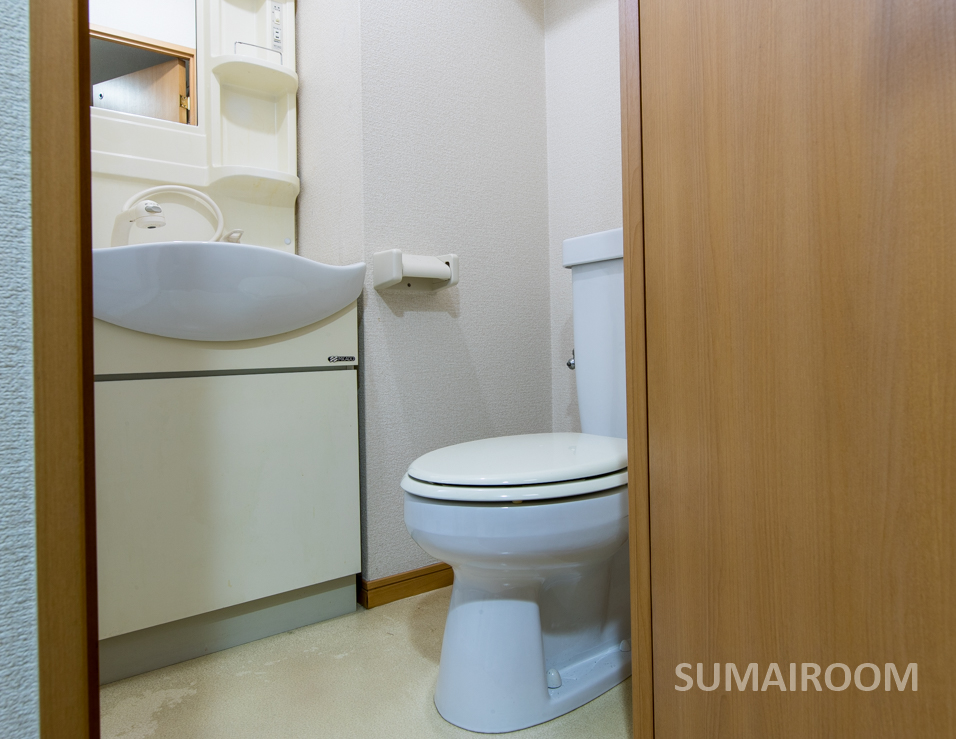 地下鉄七隈線 桜坂駅 徒歩5分 7階建 築27年のトイレ写真