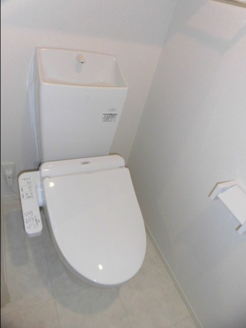 トイレ　２０２　温水洗浄暖房便座