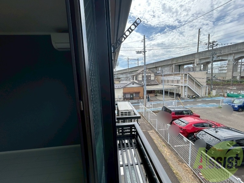 バルコニー　晴れている日は、こちらから洗濯物を干せそうです。