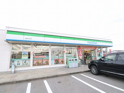 コンビニ　ファミリーマート（コンビニ）まで497m