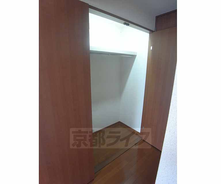 収納　奥行きもあって、広い収納です。