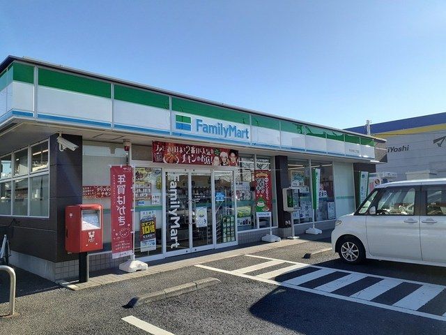 コンビニ　ファミリーマート牛久中央二丁目（コンビニ）まで350m