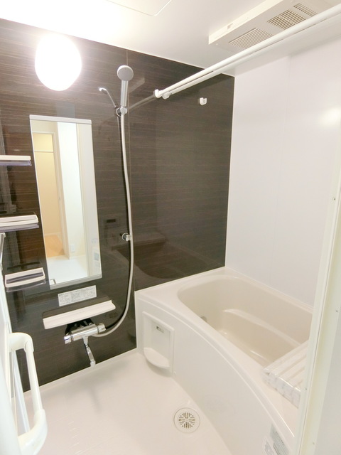 バス・シャワールーム　★浴室追焚＆浴室乾燥機付きです♪