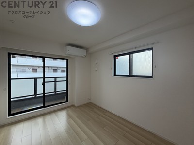 居室・リビング　床が明るい色合いで綺麗です♪