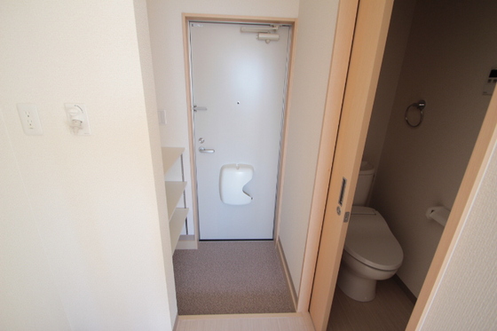 玄関　※別部屋の写真です