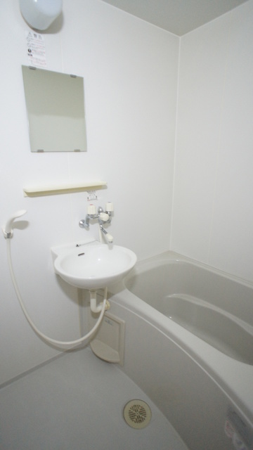 バス・シャワールーム　使いやすい☆洗面ボールと一体型のバスルームです♪