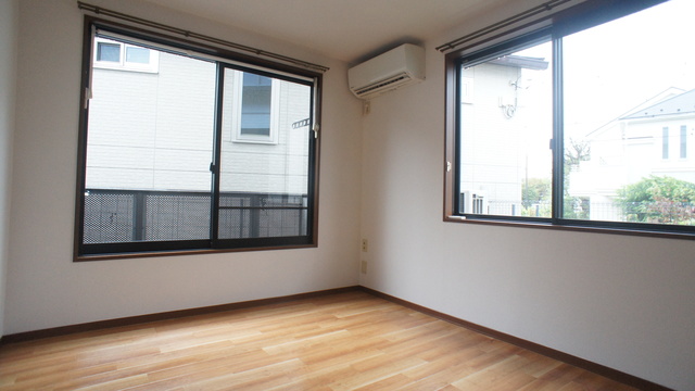 居室・リビング　２面採光なので、明るく風通しのよいお部屋です♪