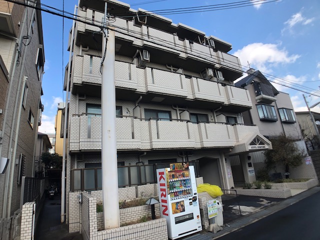 建物外観　鉄筋コンクリート造りのマンションです