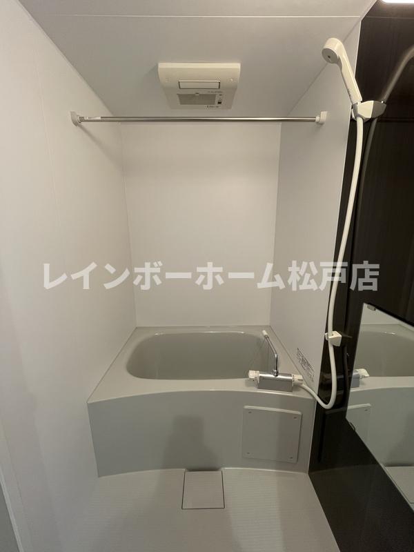 バス・シャワールーム　ゆったり過ごせるお風呂です