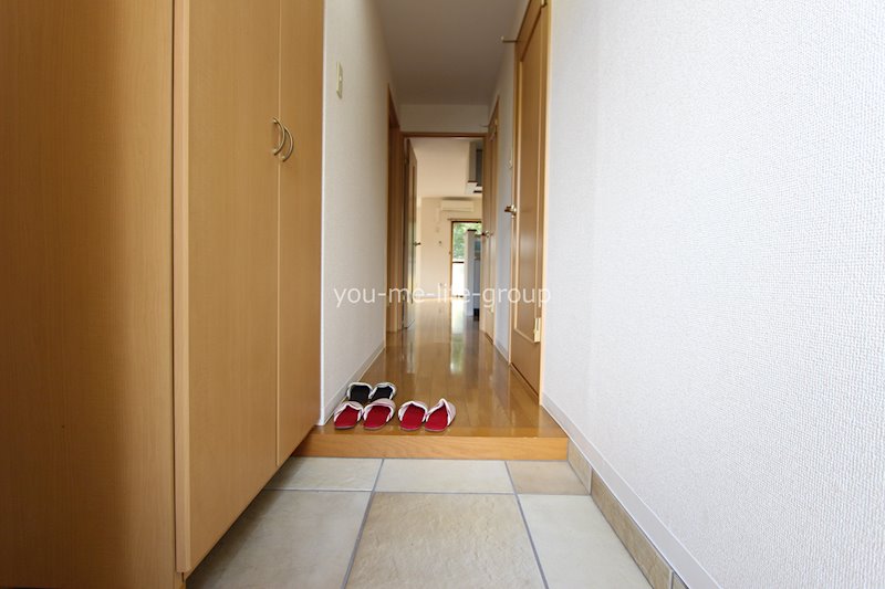 玄関　※別部屋参考写真たくさん収納できるシューズボックスあります