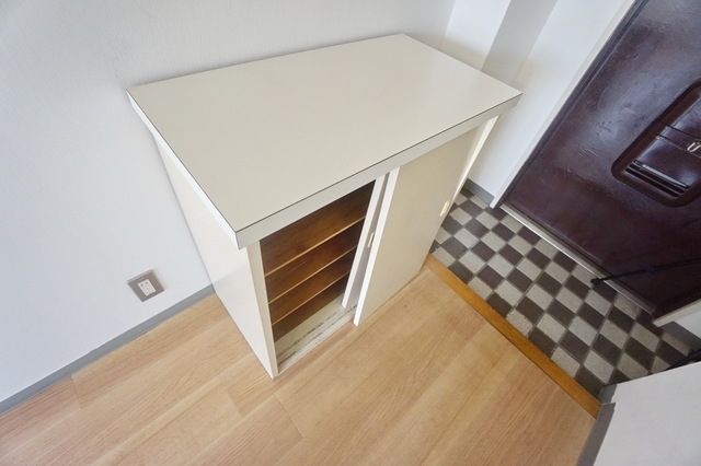 玄関　※別部屋参考写真です