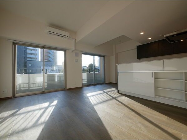 居室・リビング　※写真は同じマンションの違う部屋のものになります。