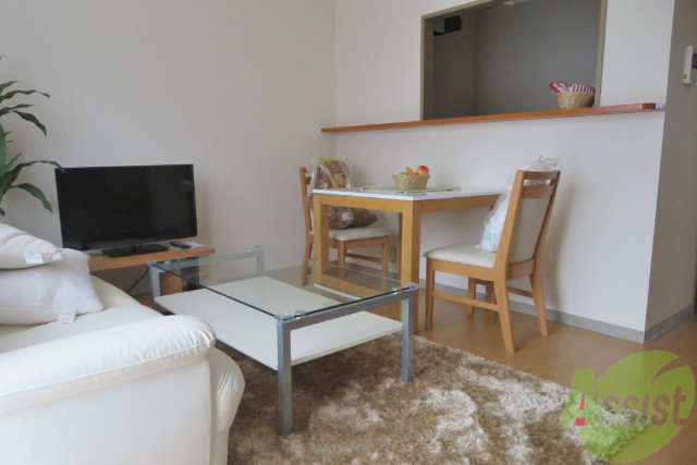 居室・リビング　１１．３帖のＬＤＫです。モデルルームになっています