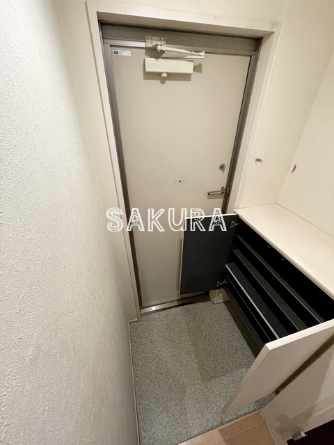 玄関　収納豊富なシューズボックスです♪