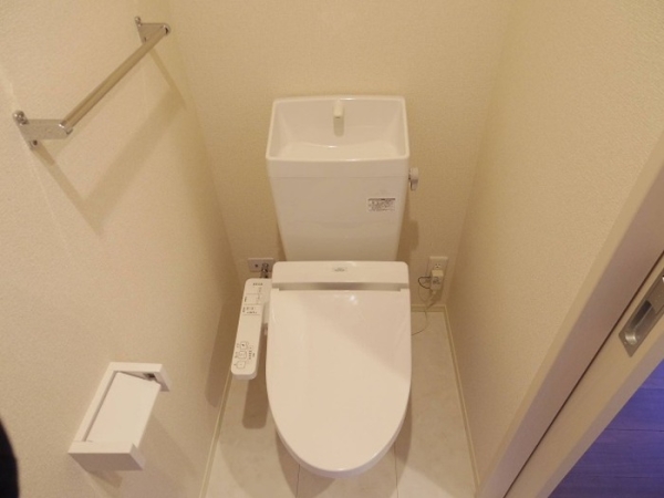 トイレ　温水シャワー付きトイレです