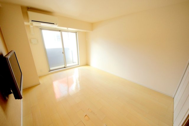 居室・リビング　明るい洋室