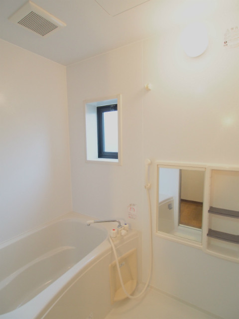 バス・シャワールーム　※反転タイプの間取り