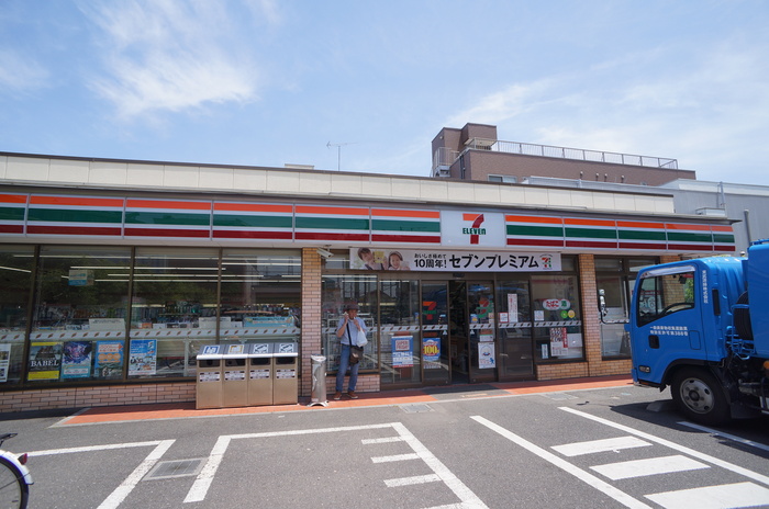 コンビニ　セブンイレブン（コンビニ）まで395m