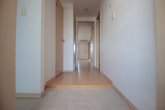 玄関　※別室の参考写真の為、現況優先です。