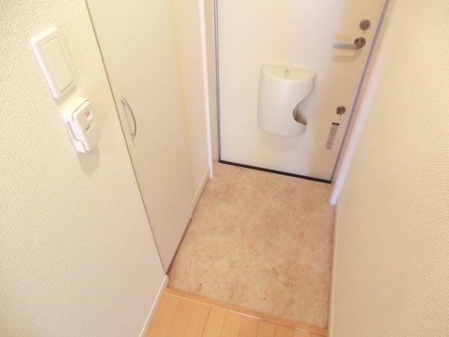 玄関　★玄関にシューズボックスを設置しています★