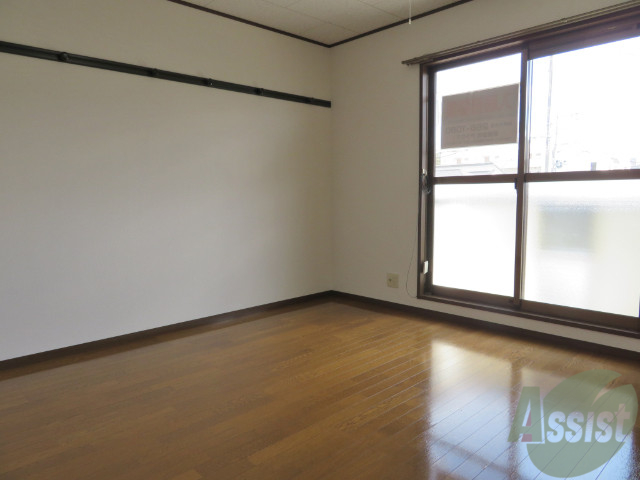 居室・リビング　陽の光が差し込む明るいお部屋は気持がいいですね。