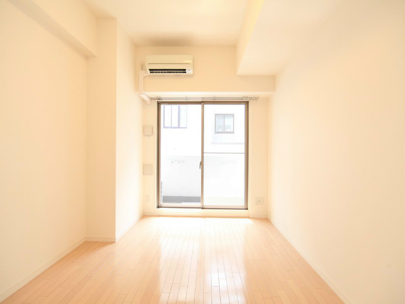 居室・リビング　洋室7帖　エアコン完備　バルコニー